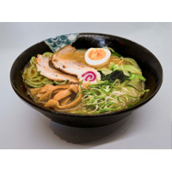 Délicieux Tonkotsu Ramen traditionnel par vrai chef japonais