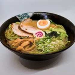 Délicieux Tonkotsu Ramen traditionnel par vrai chef japonais