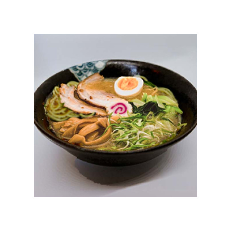 Délicieux Tonkotsu Ramen traditionnel par vrai chef japonais
